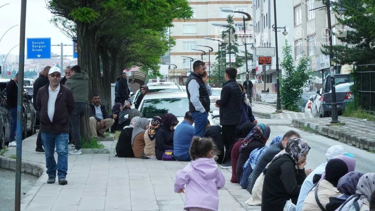 Yozgat’ta Lgs Heyecanı! Çocuklarının Geleceği İçin Okul Önlerine Akın Ettiler (7)