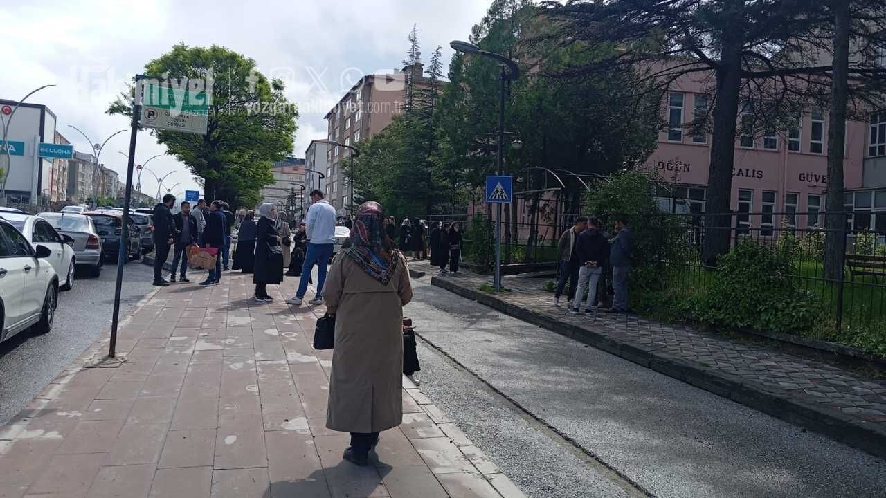 Yozgat'ta Lgs Heyecanı Okul Önlerine Taştı (4)