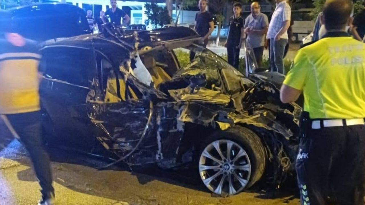 Yozgat'ta Minibüs Ve Otomobil Çarpıştı, Ortalık Savaş Alanına Döndü (2)
