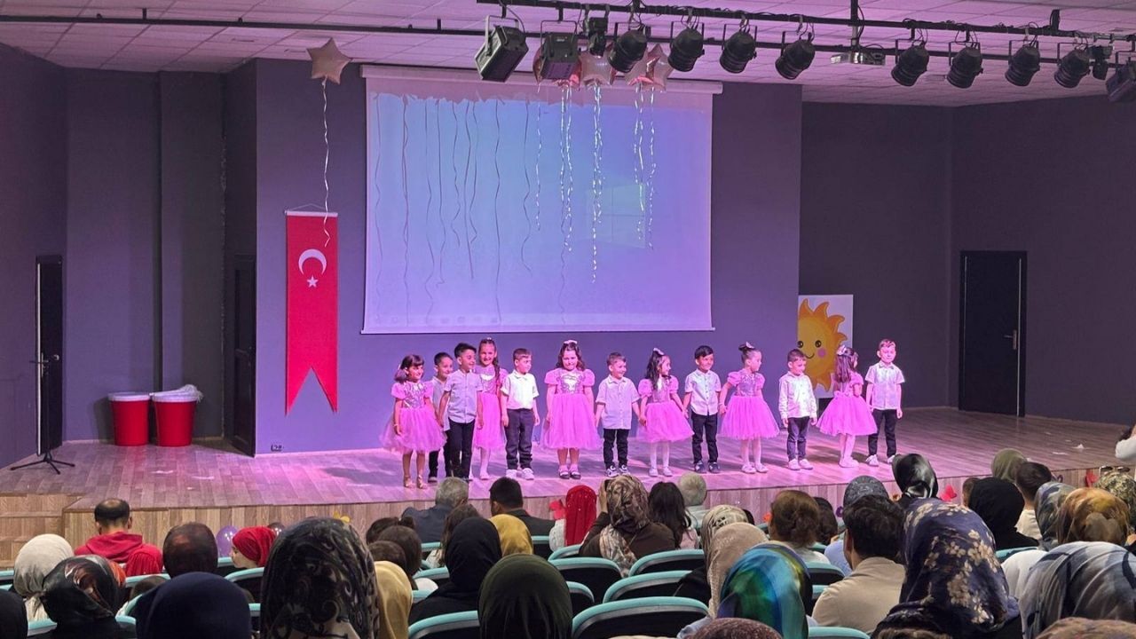 Yozgat'ta Minik Kalplerin Gösterisi Duygulandırdı