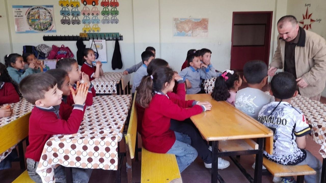 Yozgat'ta Profesör Böyükata'dan Köy Okullarına Bilimsel Eğitim (1)