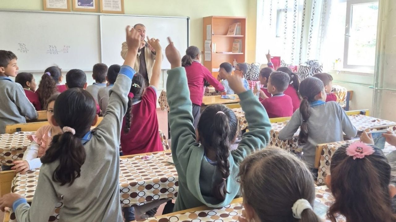 Yozgat'ta Profesör Böyükata'dan Köy Okullarına Bilimsel Eğitim (2)