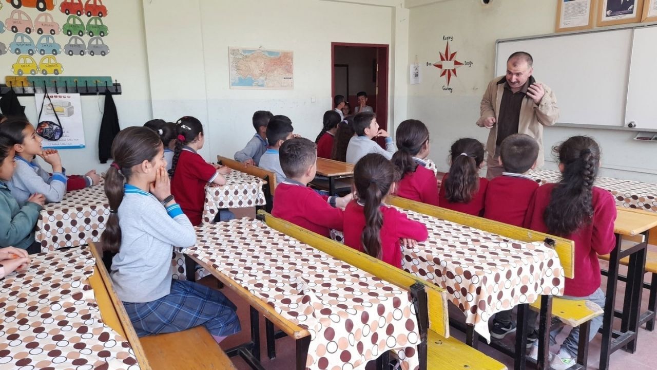 Yozgat'ta Profesör Böyükata'dan Köy Okullarına Bilimsel Eğitim (3)