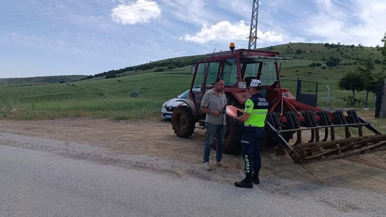 Yozgat’ta Traktör Sürücülerine Jandarmadan Uyarı Gecikmedi