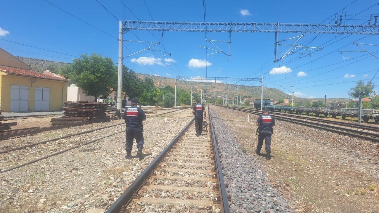 Yozgat'ta Tren Hattında Yüksek Güvenlik Önlemi (1)