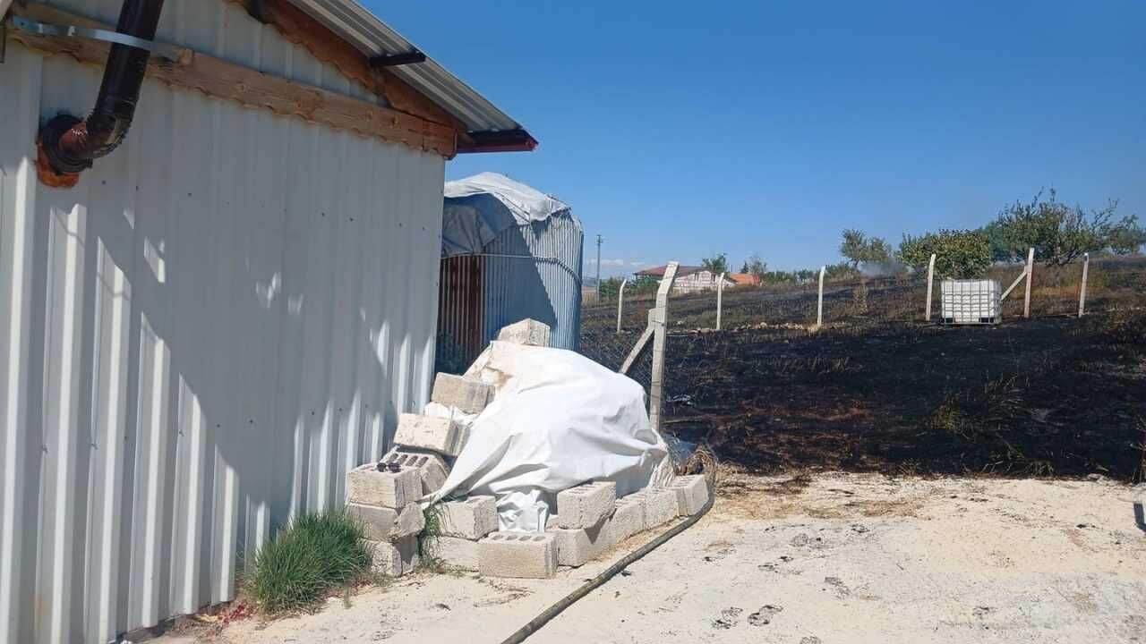 3 Dönüm Alan Kül Oldu! Yozgat’ta Yangının Çıkış Nedeni Araştırılıyor (1)