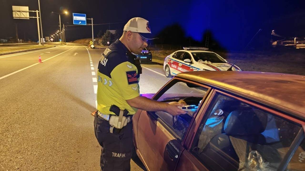 Alkol Aldı Trafiğe Çıktı, Yozgat'ta Jandarmanın Faturası Ağır Oldu (2)