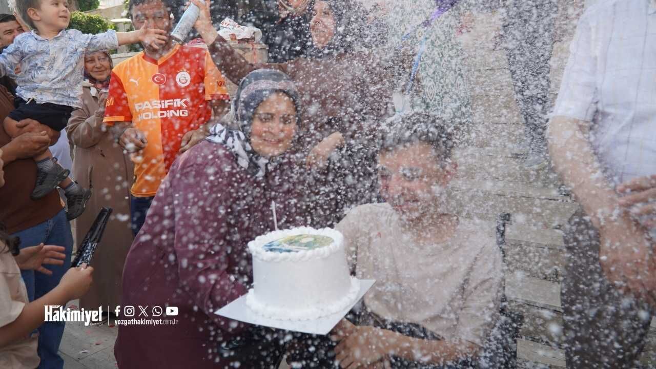 Annesinin Sırtında Taşıdığı Gençten Yozgat’a Yürek Yakan Çağrı Benim De Ellerimden Tutun (2)