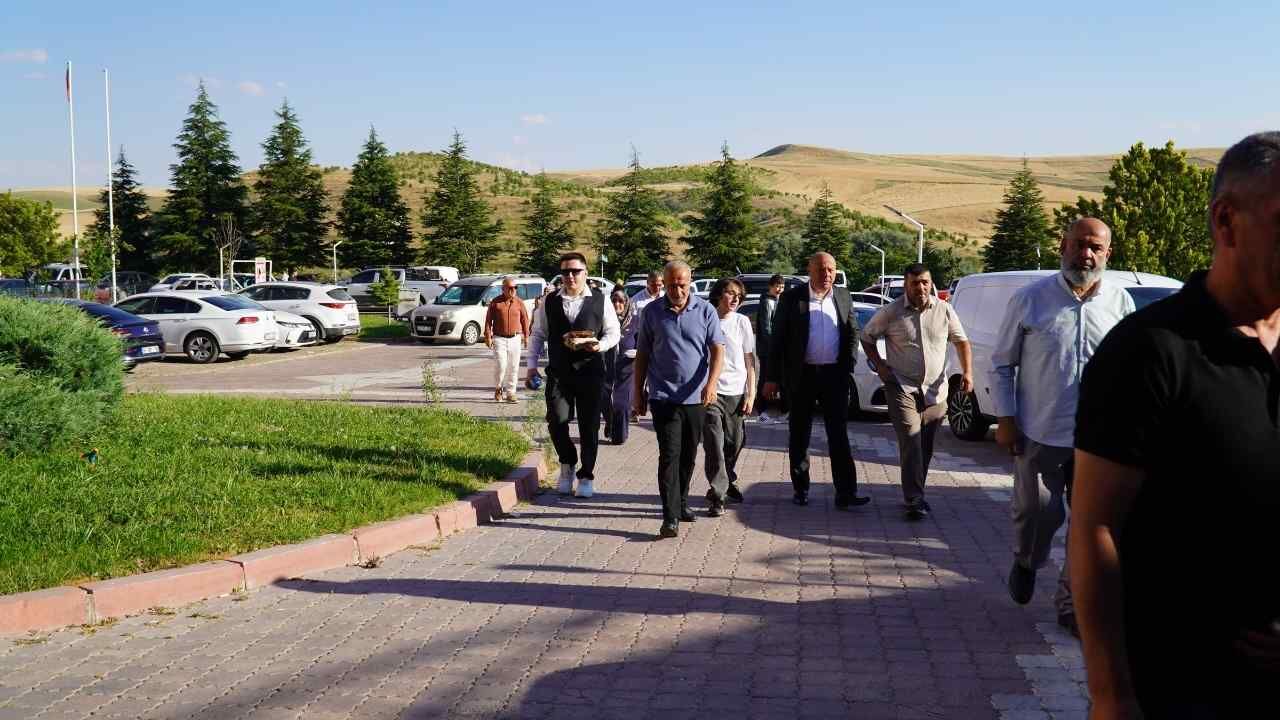 Çelik Ve Pekdemir Ailesinin Nişan Sevinci Yozgat'ta Mutluluğa Dönüştü (1)