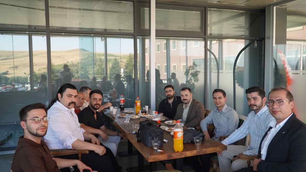 Çelik Ve Pekdemir Ailesinin Nişan Sevinci Yozgat'ta Mutluluğa Dönüştü (2)