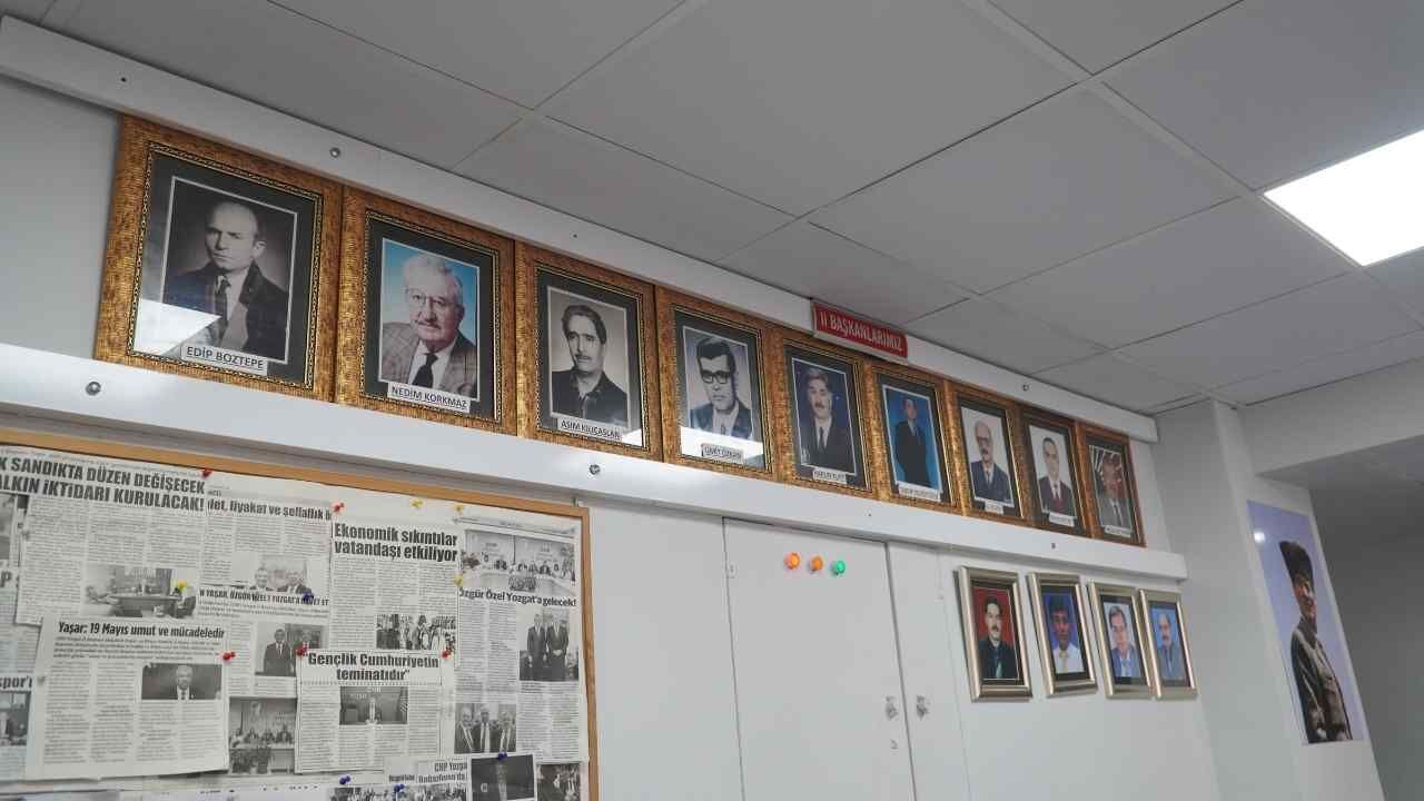 Chp İl Başkanları Duvarında Yeni Gelişme Kazım Eliaçık'ın Fotoğrafı Yeniden Düzeltildi (2)