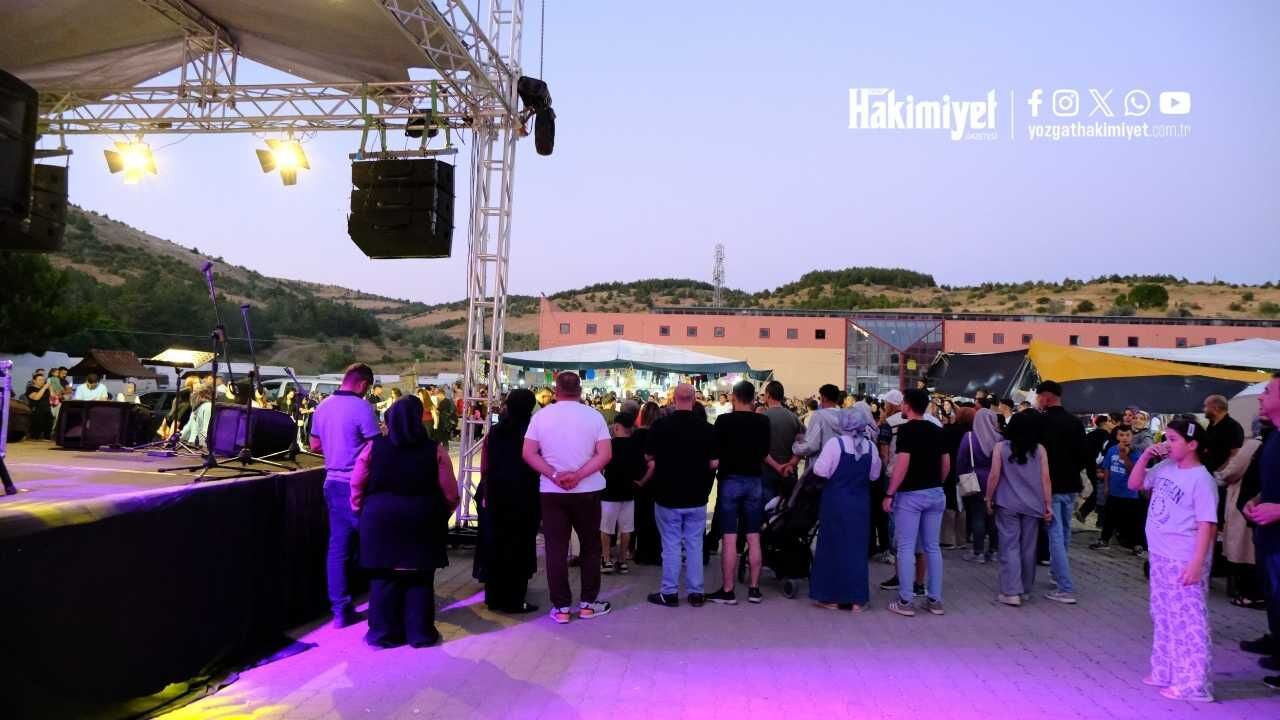 Yozgat'ta Yüzlerce Kişi Bekledi, Konser Gerçekleşmedi