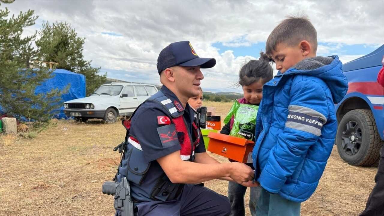 Jandarma Ekipleri Yozgat’ta Sahaya İndi Çocukların Yüzü Güldü! (3)