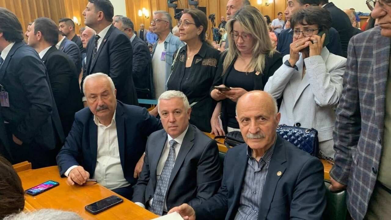 Saray Kendi Muhalefetini Oluşturuyor (1)