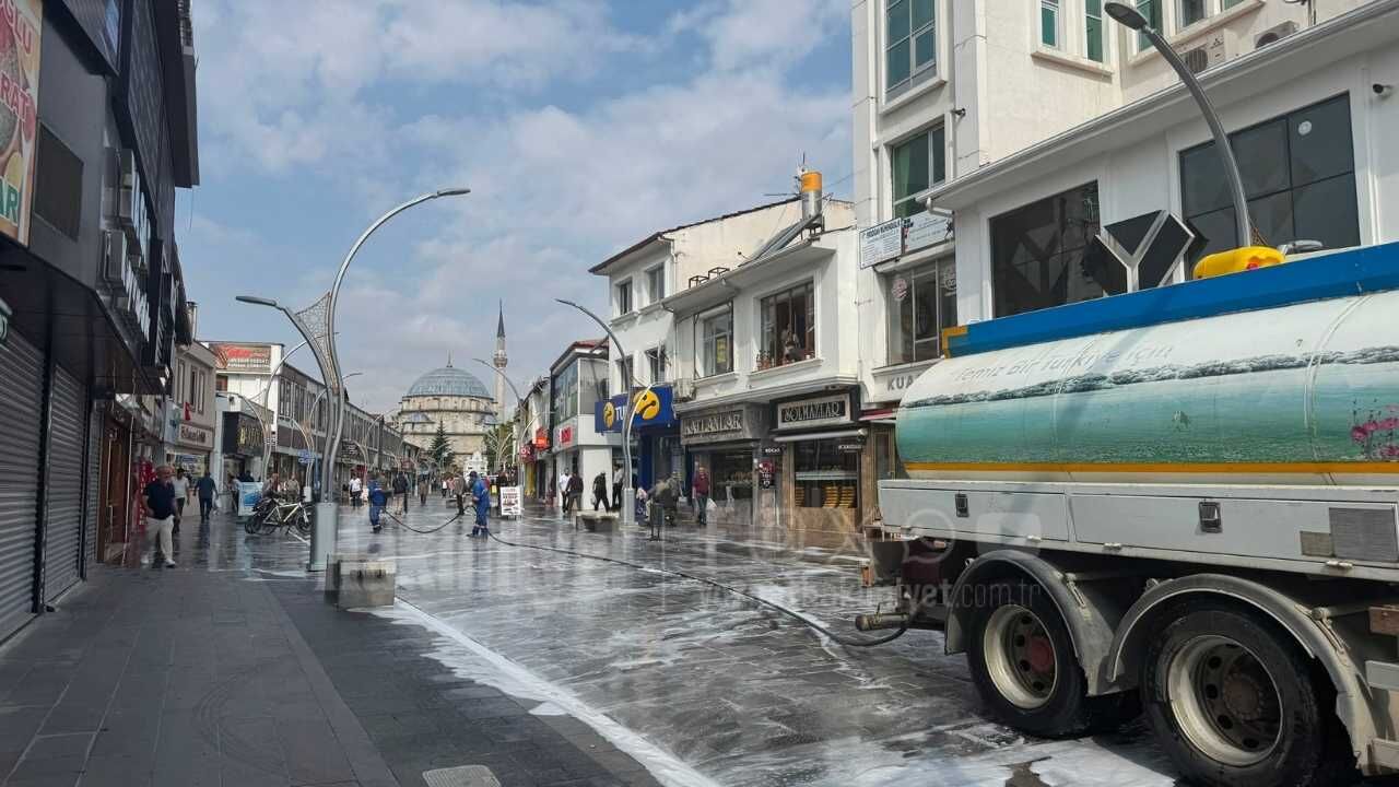 Sarraflar Caddesi Baştan Aşağı Temizlendi Yozgat Belediyesi’nden Yaz Mesaisi! (2)