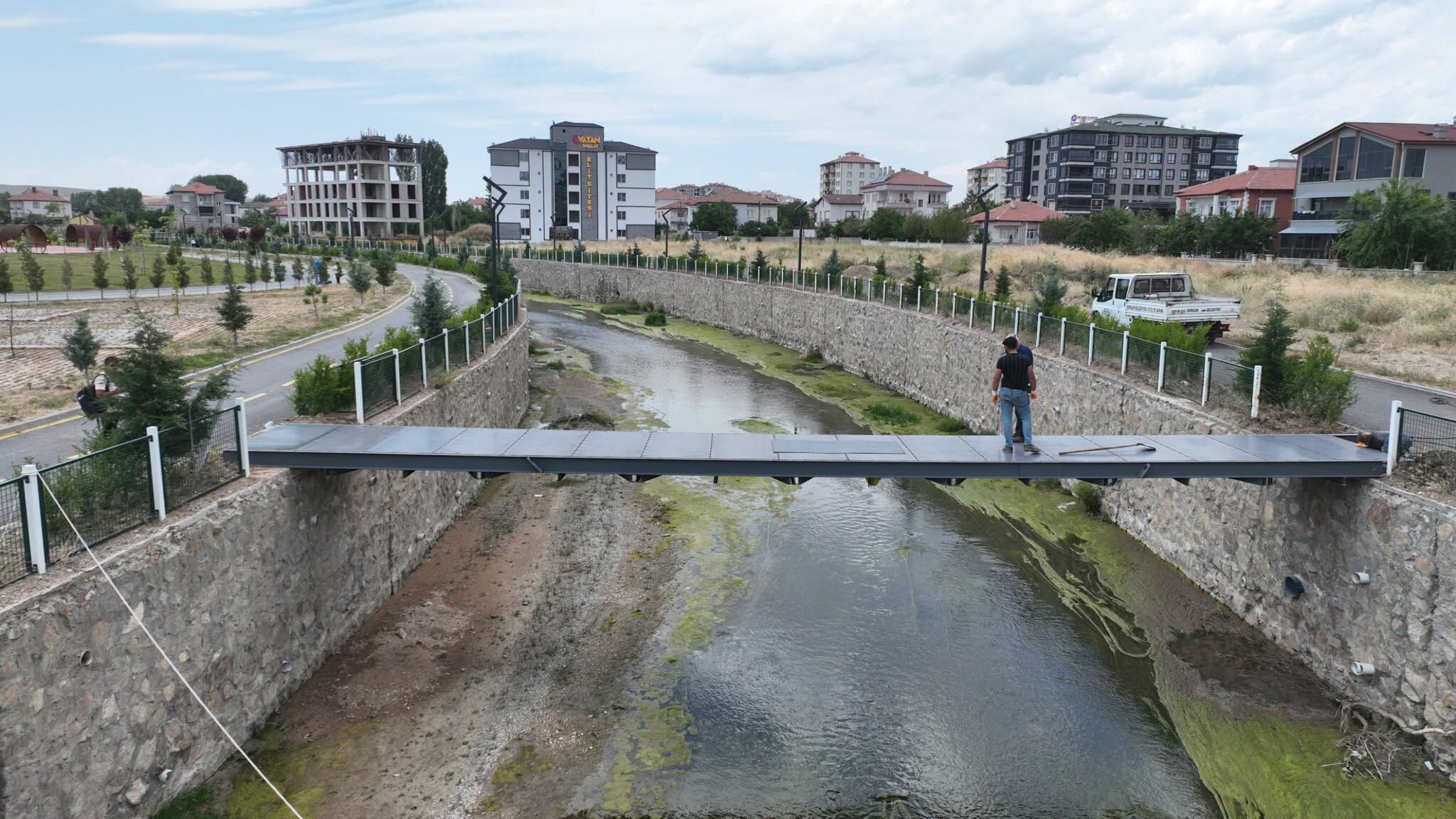 Sorgun'da Yayalara Büyük Kolaylık! Yeni Yaya Köprüsü Hizmete Açıldı