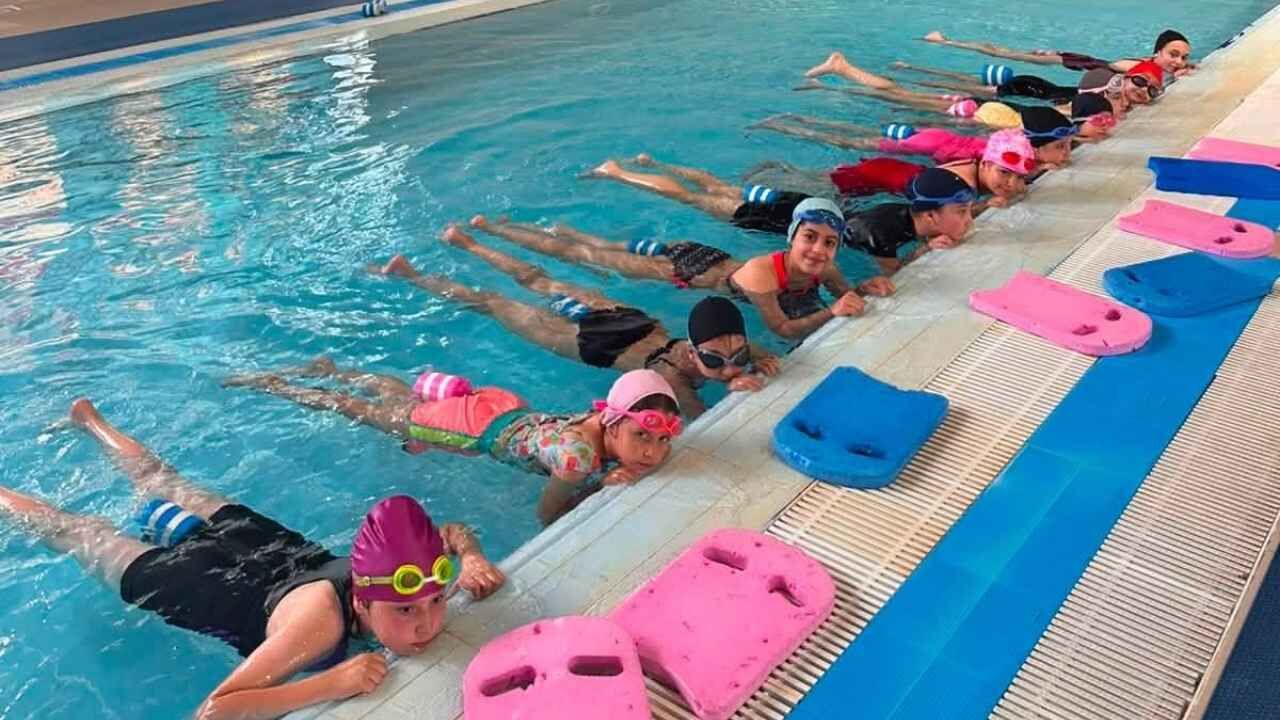 Ülkü Ocakları Yozgat'ta Yüzme Kursu Başladı! Çocuklar İlk Kulaçlarını Attı (1)