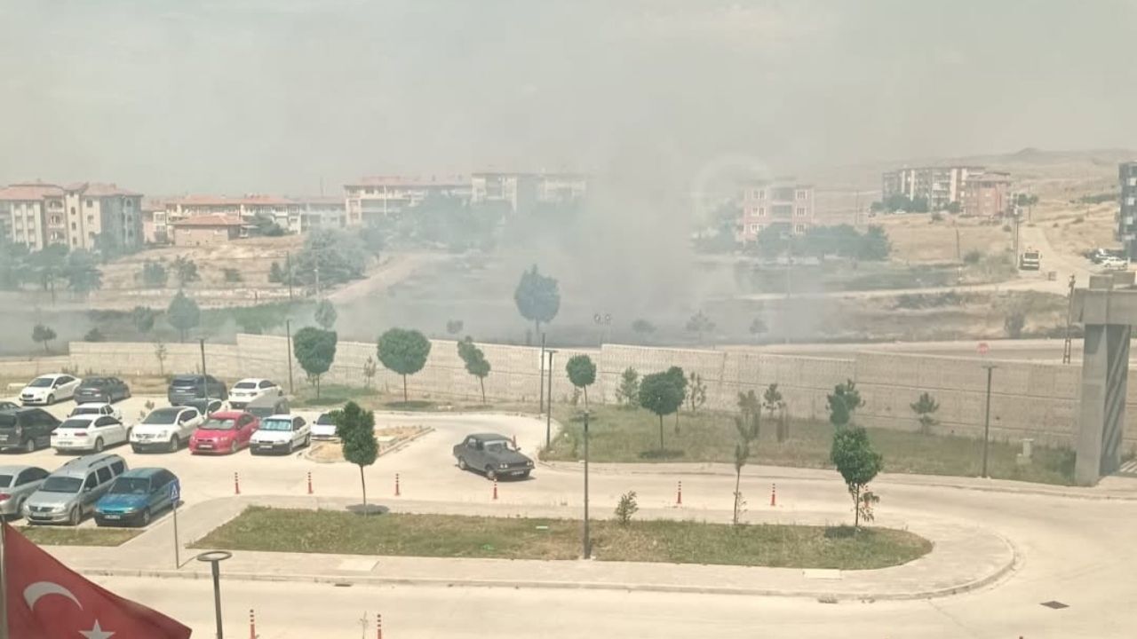 Yerköy Devlet Hastanesi Karşısında Yangın Çıktı (1)