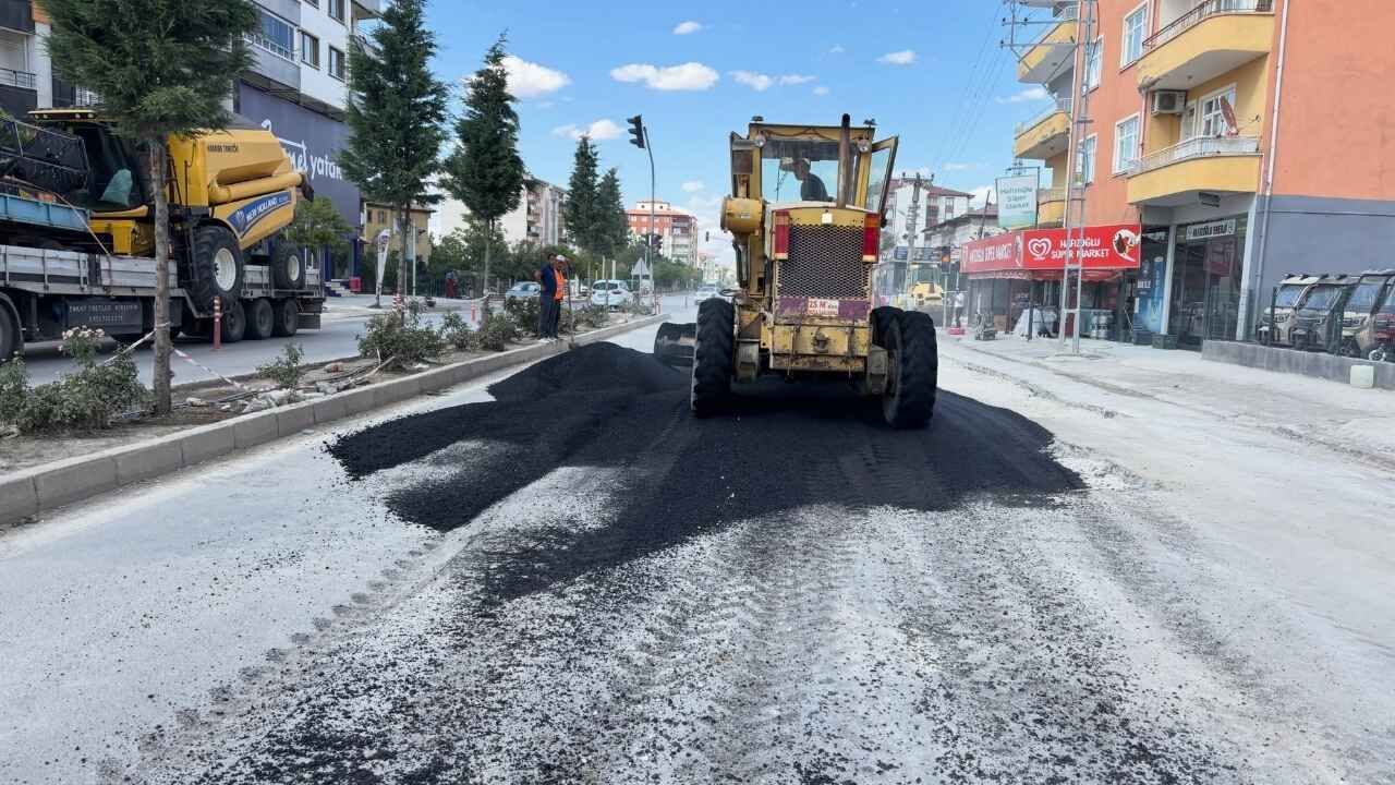 Yerköy'de Asfalt Serimi Tamamlanıyor, Vatandaş Diğer Sorunları Unutmuyor
