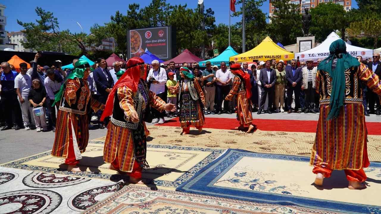 Yozgat Aşure Lokması Cumhuriyet Meydanı’nda Yoğun Ilgi Gördü (2)