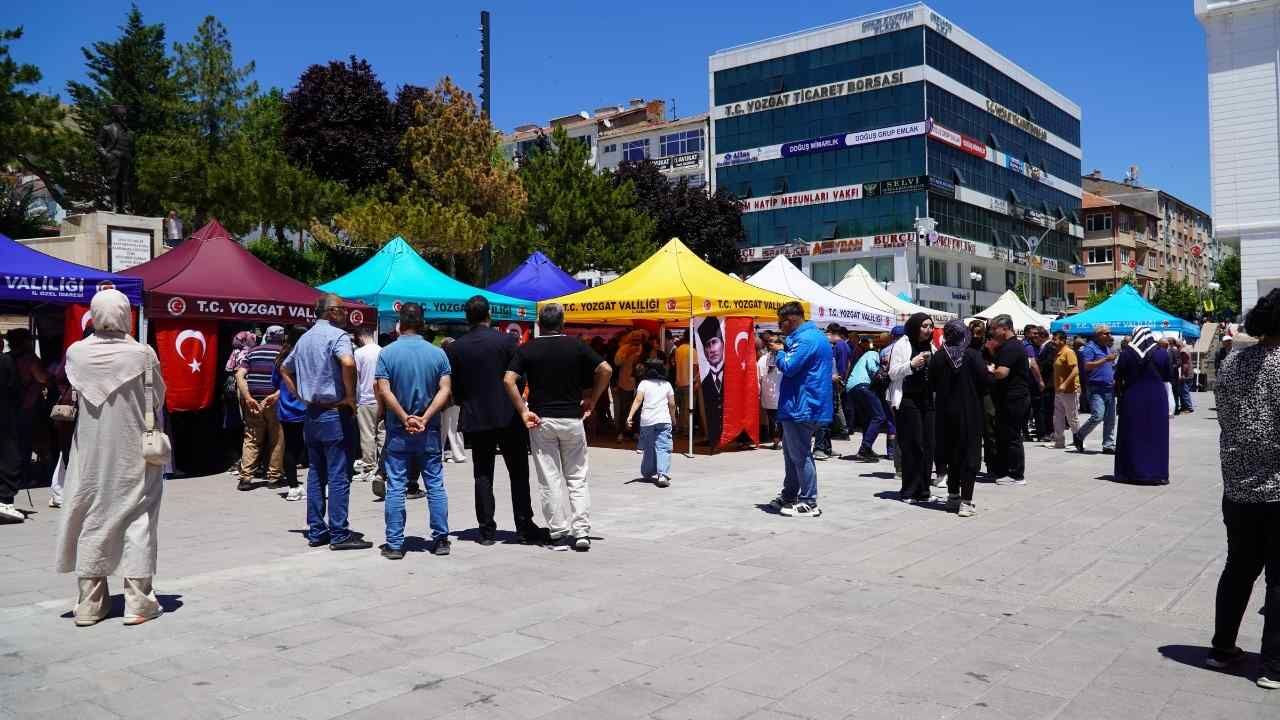 Yozgat Aşure Lokması Cumhuriyet Meydanı’nda Yoğun Ilgi Gördü (3)