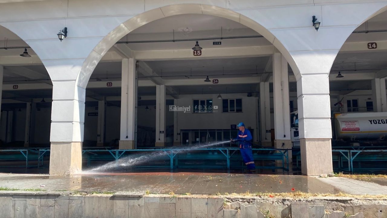 Yozgat Belediyesi Temizlik Çalışmalarına Ara Vermiyor Ekipler Sahada (1)