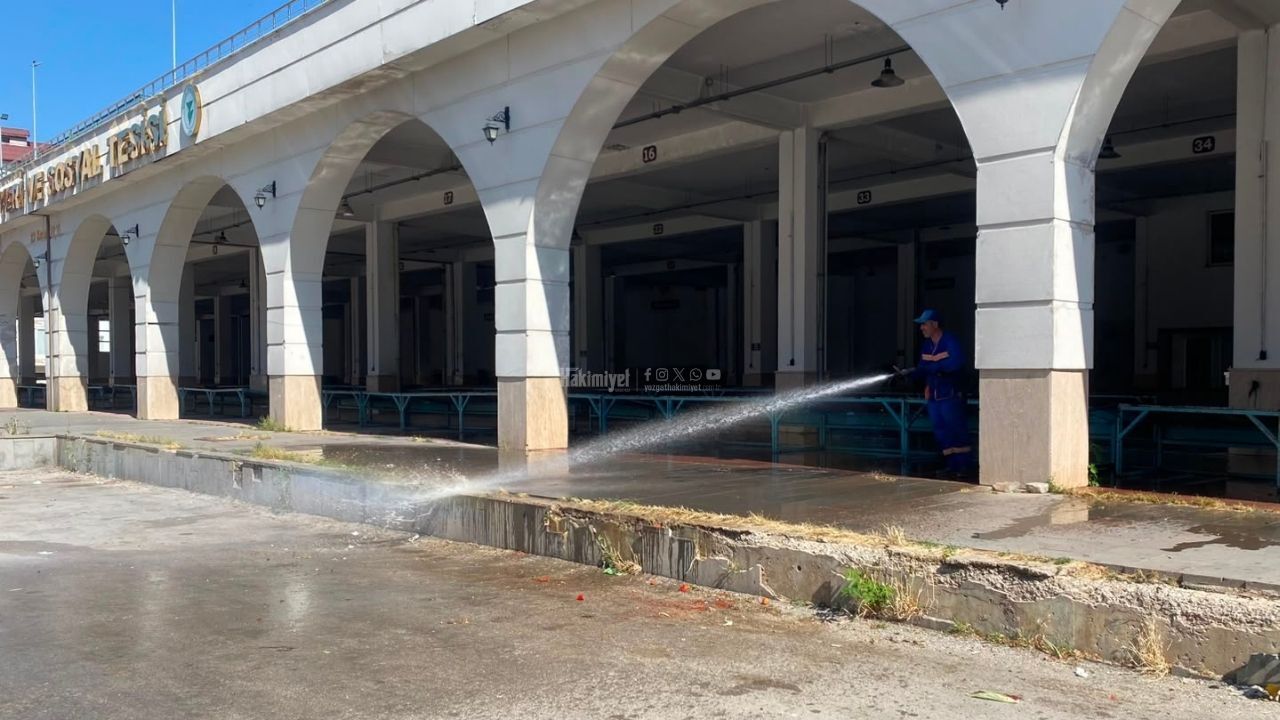 Yozgat Belediyesi Temizlik Çalışmalarına Ara Vermiyor Ekipler Sahada (4)