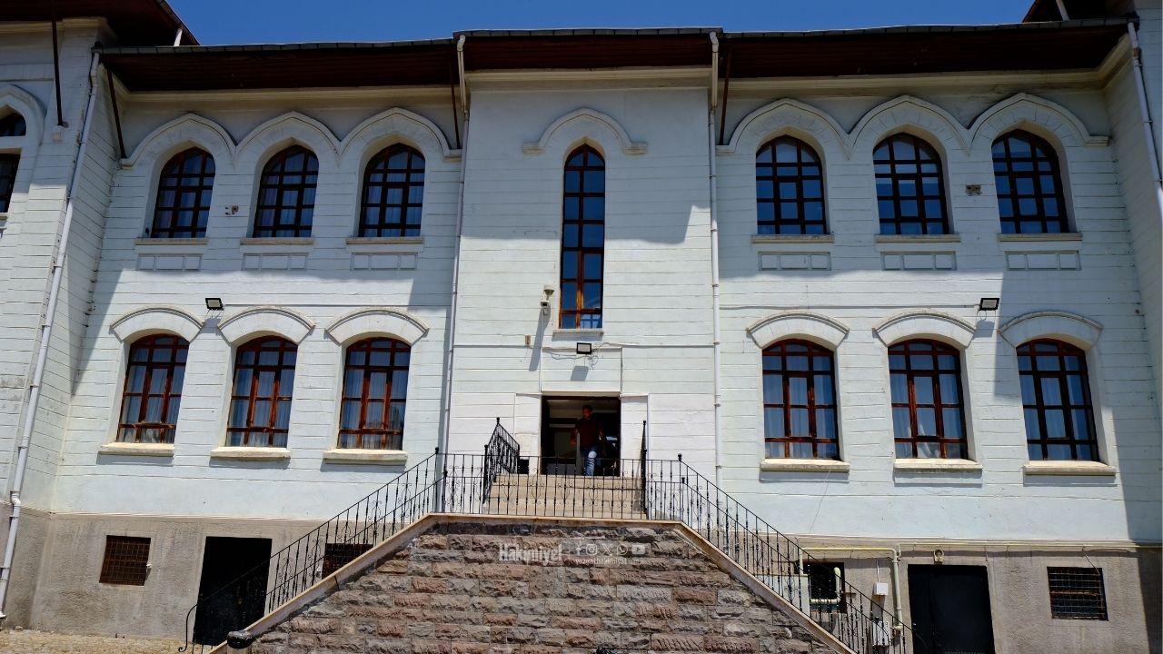Yozgat Bozok Üniversitesi Konuk Evinde Yaza Özel Uygulama (5)