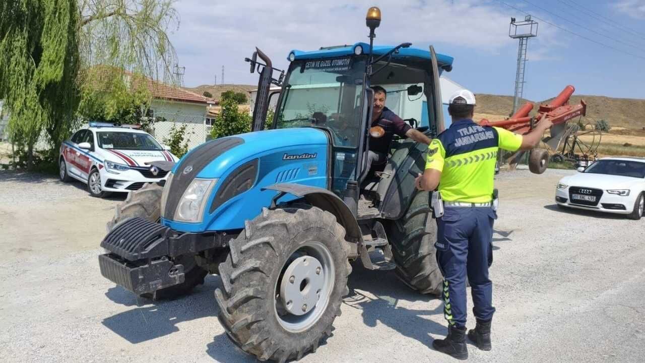 Yozgat Hasat Sezonunda Trafik Alarmı Jandarmadan Kesintisiz Uygulama (1)