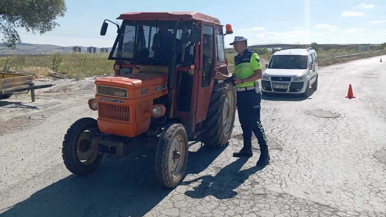 Yozgat Hasat Sezonunda Trafik Alarmı Jandarmadan Kesintisiz Uygulama (4)