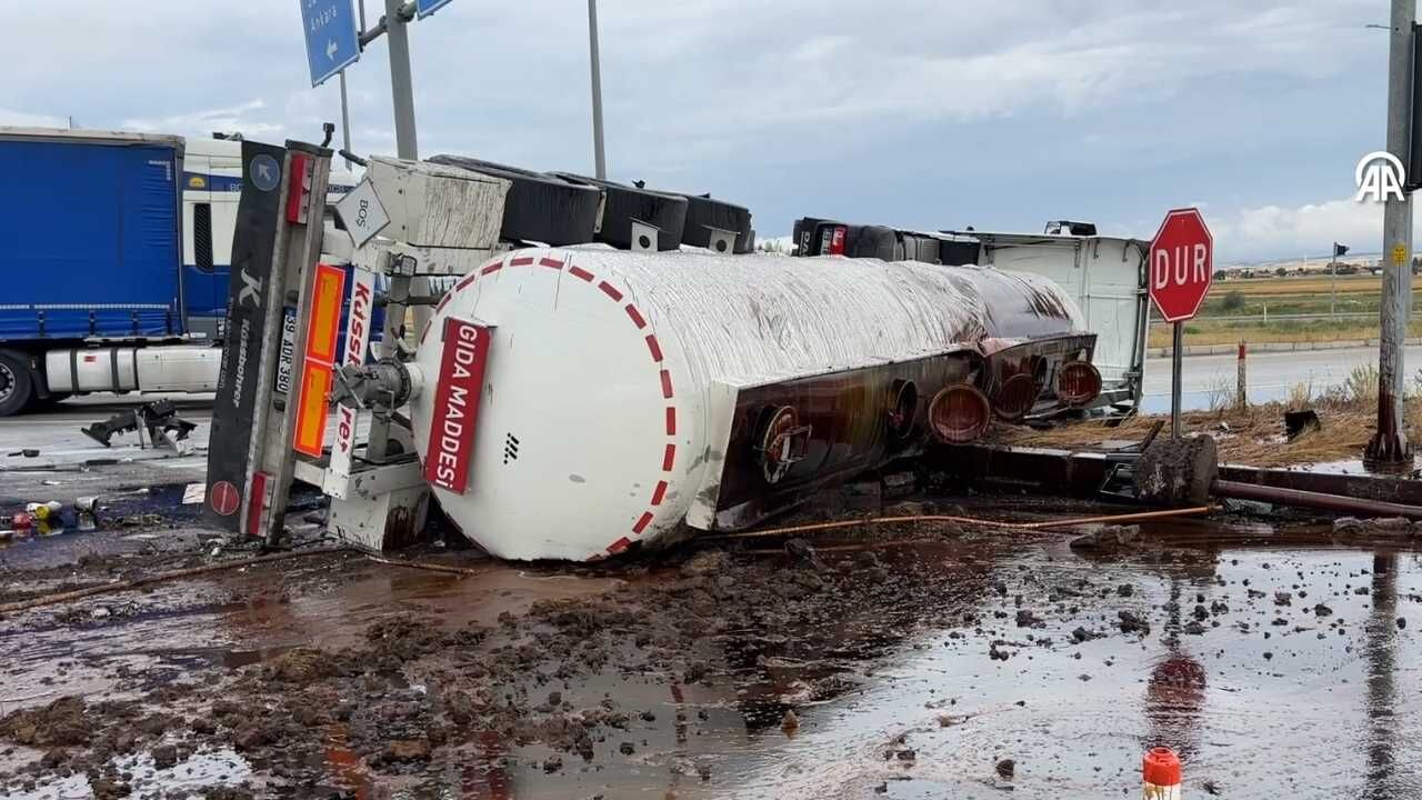 Yozgat Karayolunda Feci Kaza İki Sürücü Yaralandı (2)