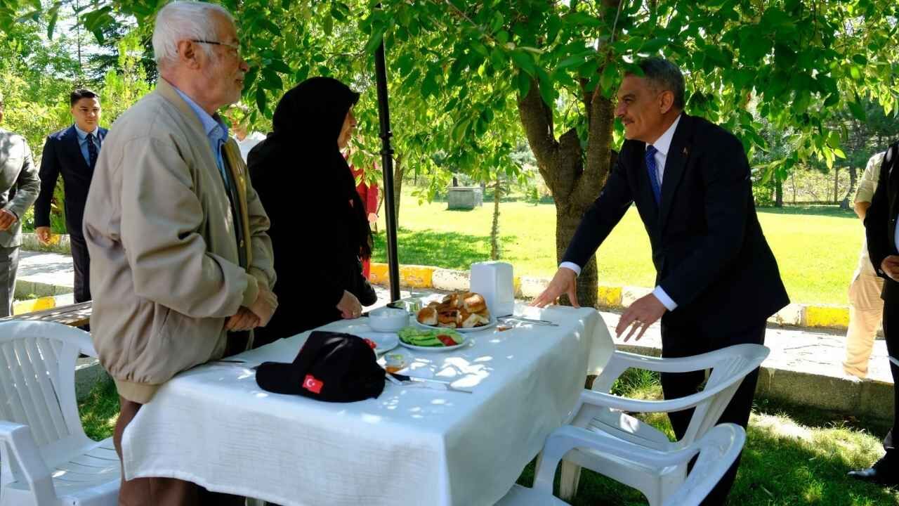 Yozgat Valisi Özkan, Kıbrıs Gazileriyle Bir Araya Geldi (2)