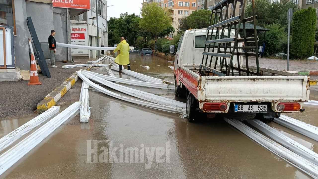 Yozgat'ı Sel Götürdü, Vatandaş Başının Çaresine Baktı (1)