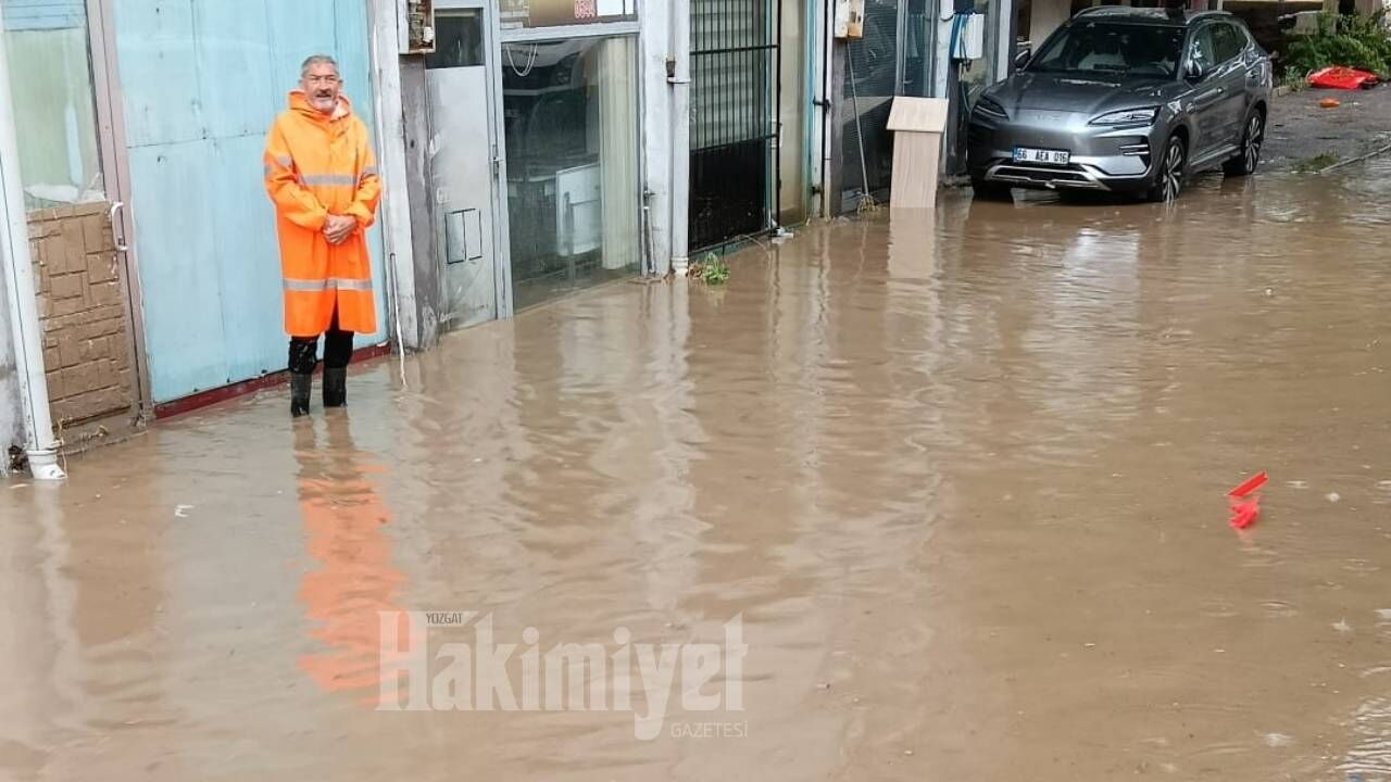 Yozgat'ı Sel Götürdü, Vatandaş Başının Çaresine Baktı (3)