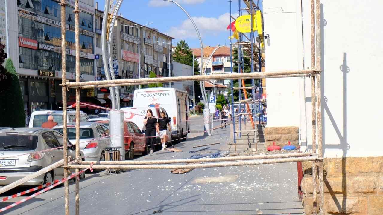 Yozgat'ın En İşlek Caddesinde Tehlikeli Çalışma Dikkat Çekti (4)