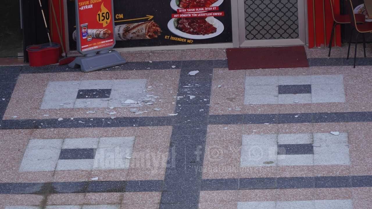 Yozgat'ın Göbeğinde Büyük Tehlike! Yıllardır Bakımsız Kalan Binada Korkutan Anlar (2)