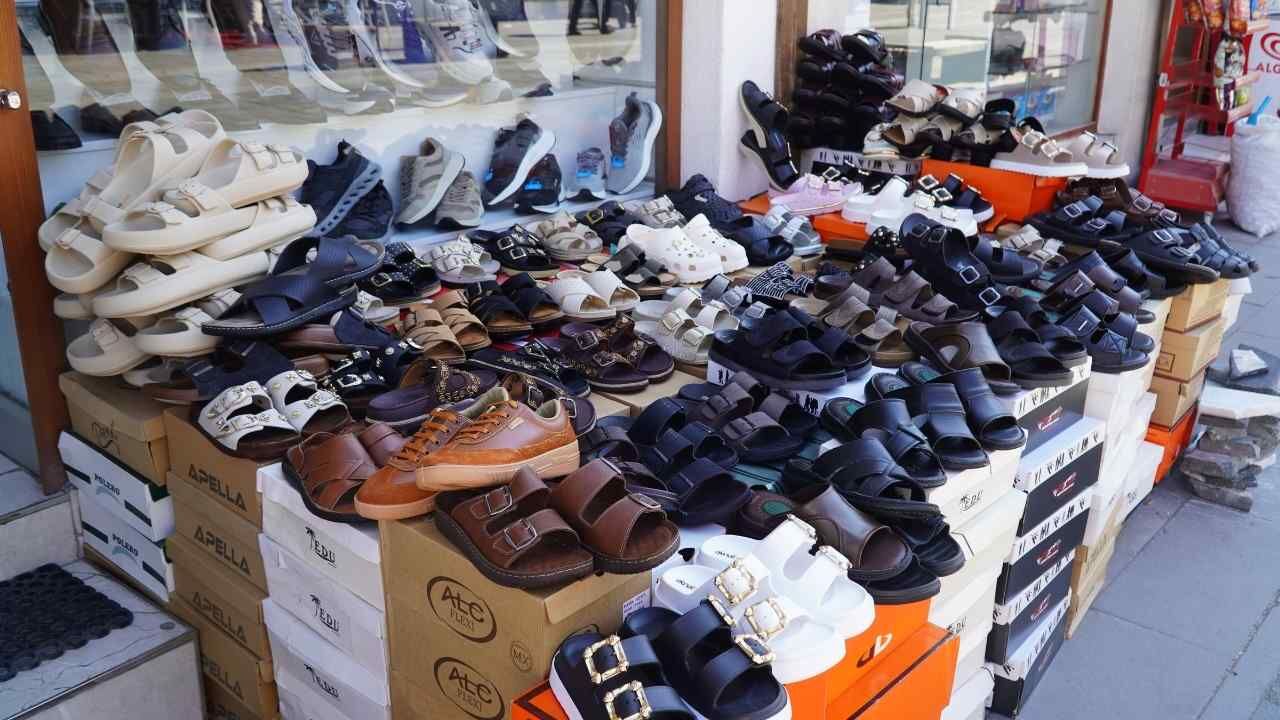 Yozgat'ta Ayakkabı Tercihleri Değişti Bu Yaz Herkes Aynı Ürünü Soruyor (3)