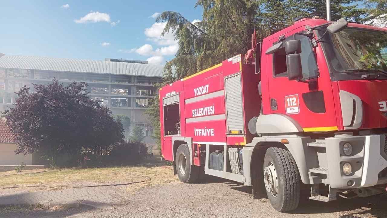 Yozgat'ta Bir Anda Alevler Yükseldi, Bölgeye Ekipler Sevk Edildi (1)