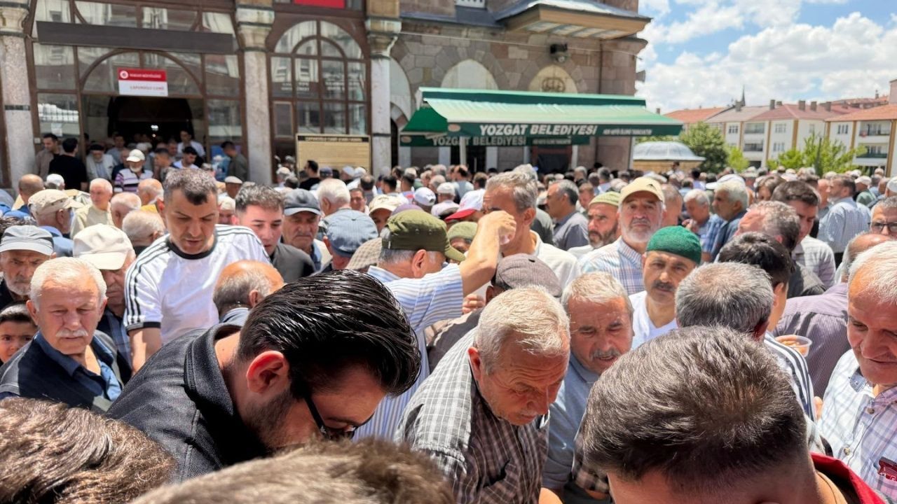 Yozgat'ta Çapanoğlu Camii'nde Şehitler İçin Lokma İkramı (2)
