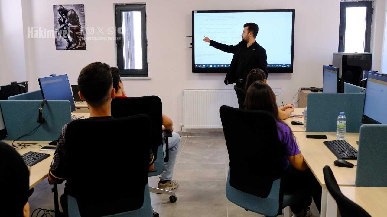 Yozgat’ta Ezber Bozan Eğitimler Kesintisiz Sürüyor! Gençlerin Yeni Adresi (1)