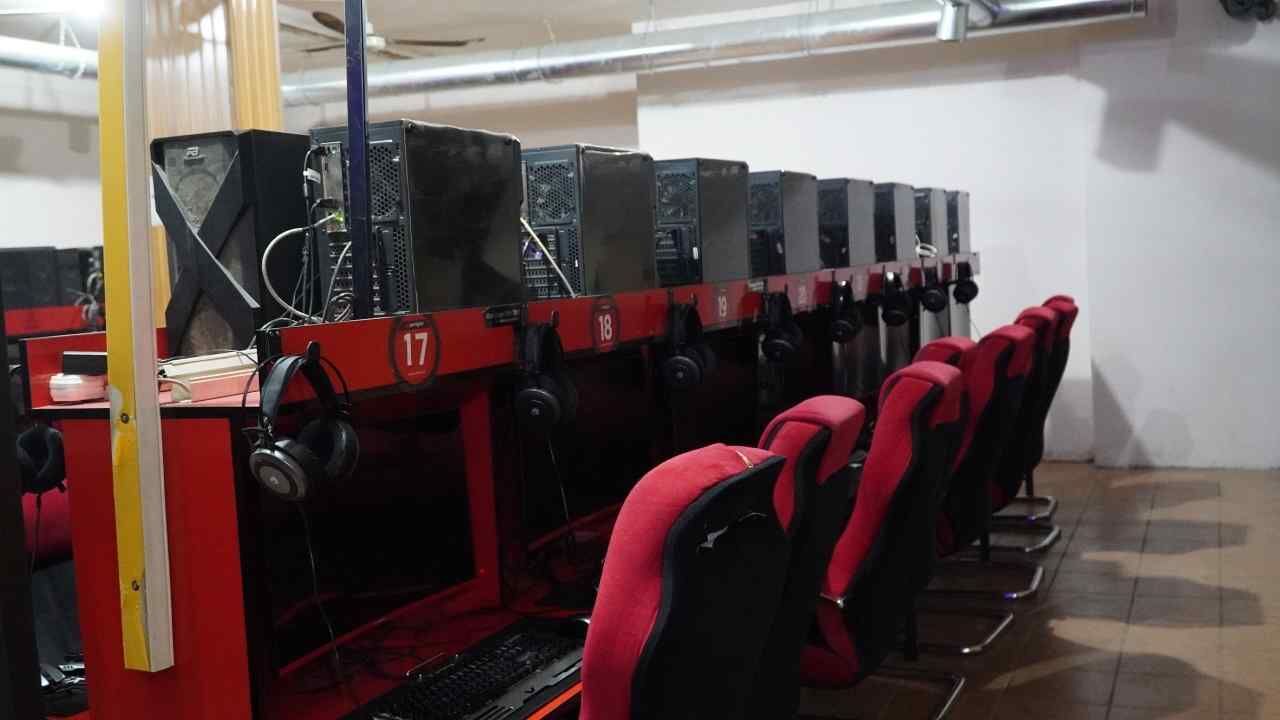 Yozgat'ta İnternet Kafeler Sessizliğe Büründü! (4)
