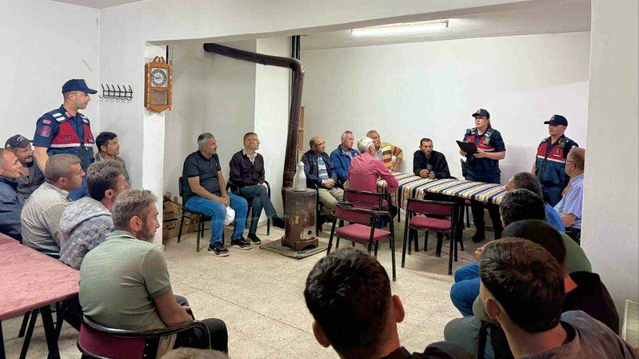 Yozgat'ta Jandarma Anız Yangınları İçin Sahadan Ayrılmıyor (1)