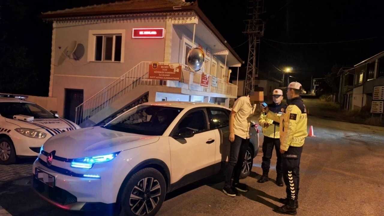 Yozgat'ta Jandarma Kontrolüne Takıldı Sürücüye Rekor Ceza Yağdı, Araç Bağlandı! (2)