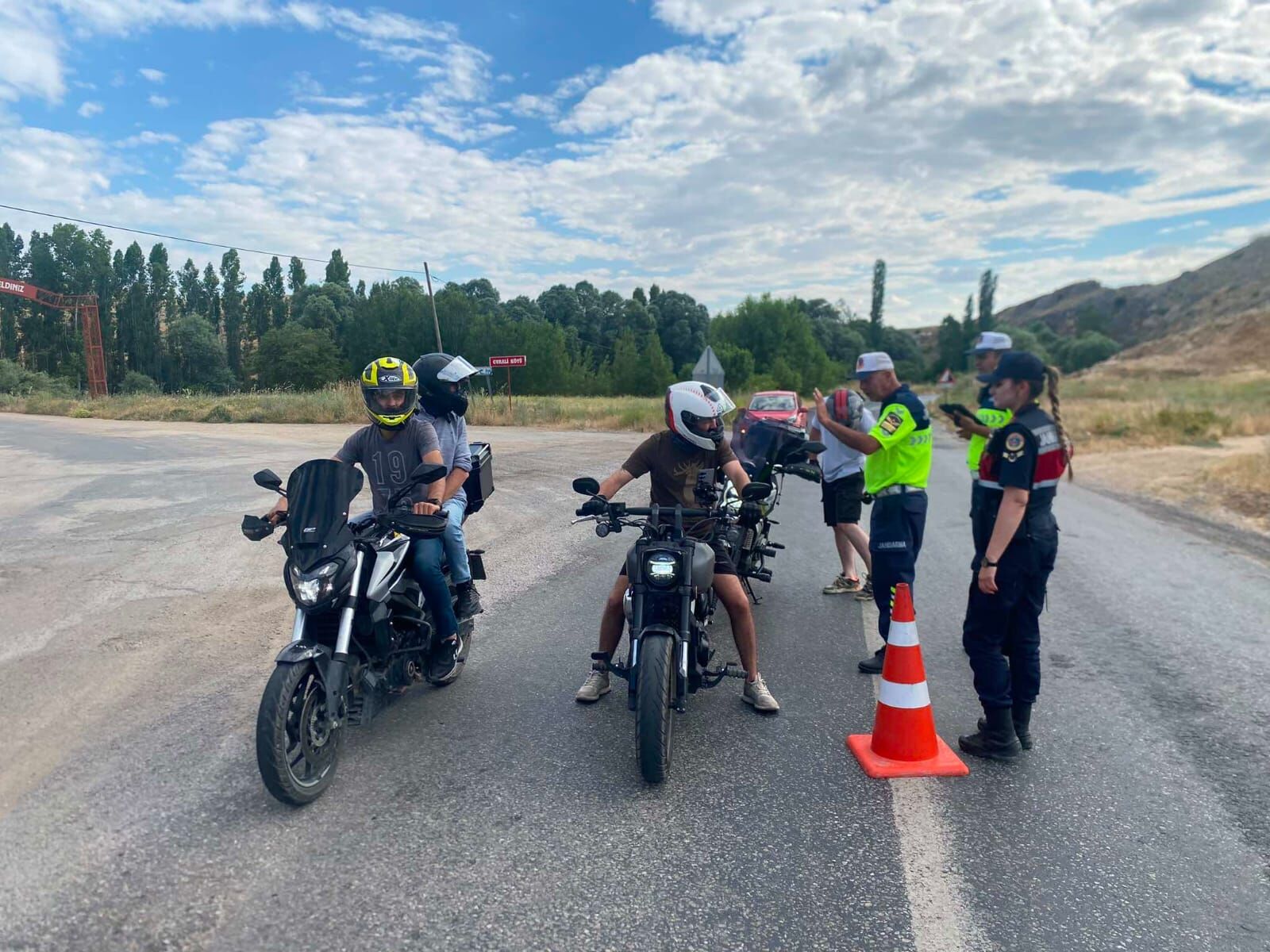 Yozgat'ta Jandarmadan Dev Huzur Operasyonu! Binlerce Kişi Sorgulandı2