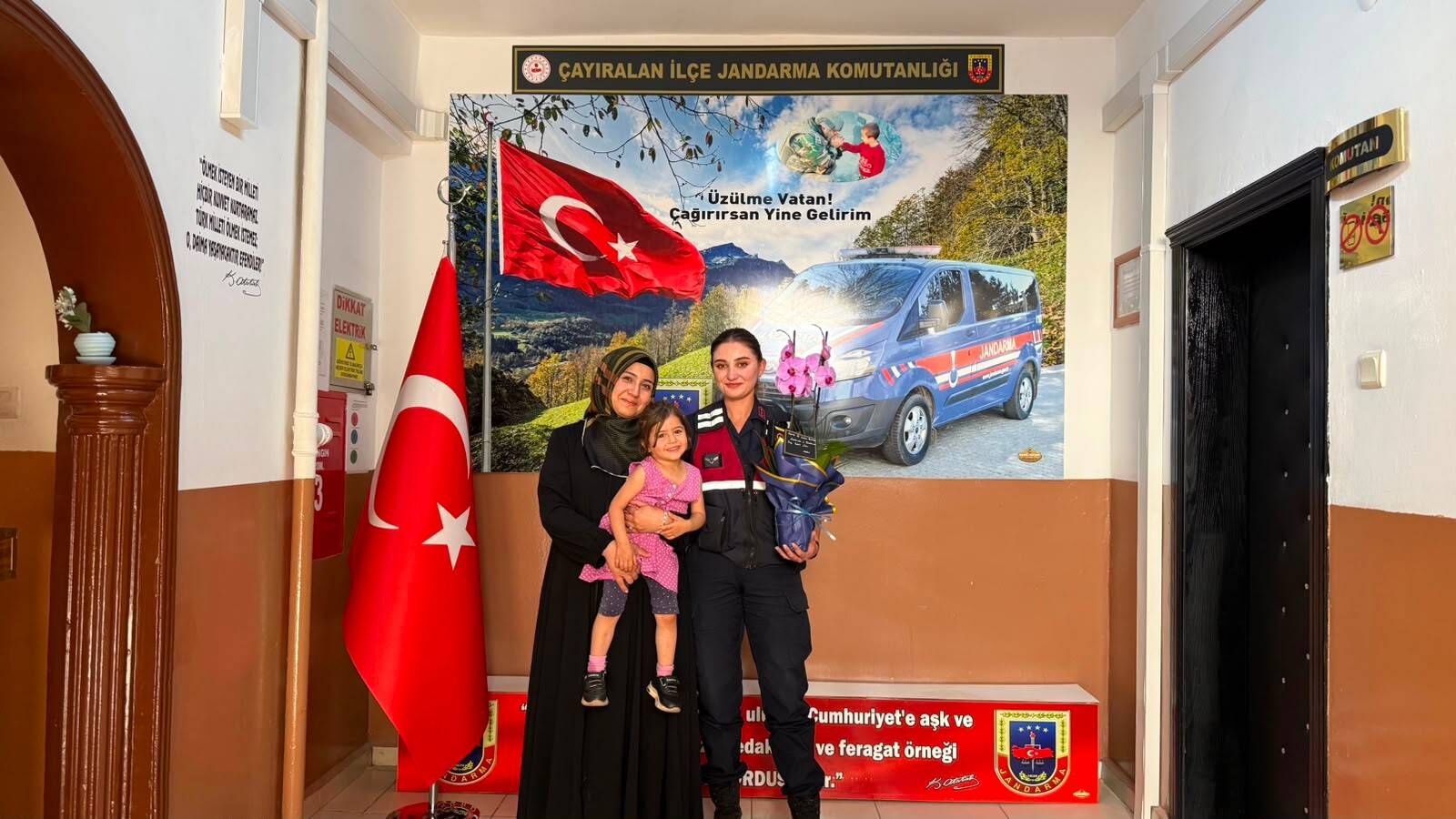 Yozgat'ta Jandarmanın Yüzünü Minik Aybüke Güldürdü