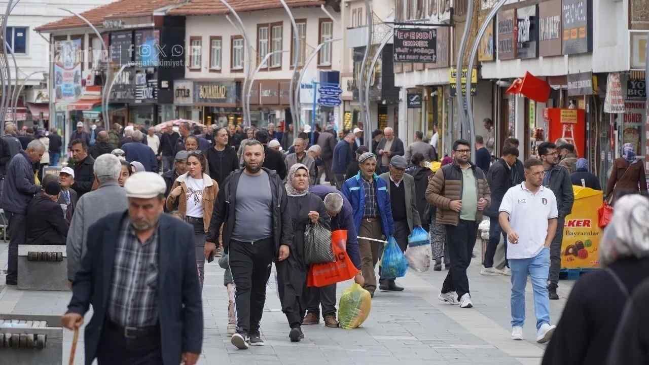 Yozgat'ta Kavurucu Sıcaklar Sarraflar Caddesi'ni Boşalttı (4)