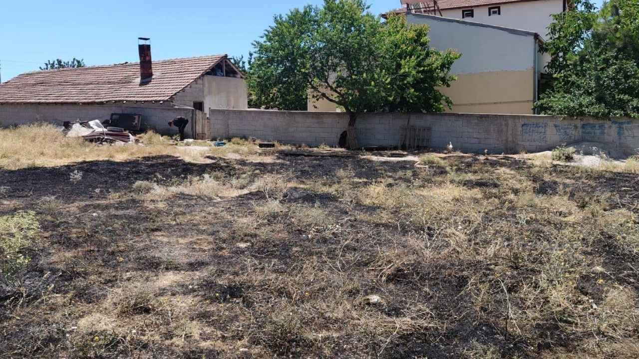 Yozgat'ta Ot Yangını Korkuttu (1)