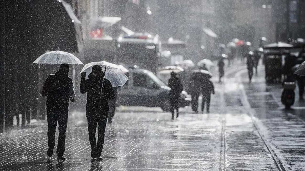 Yozgat'ta Sağanak Yağış Uyarısı Sıcaklık Düşüyor, Yıldırım Riskine Dikkat (4)