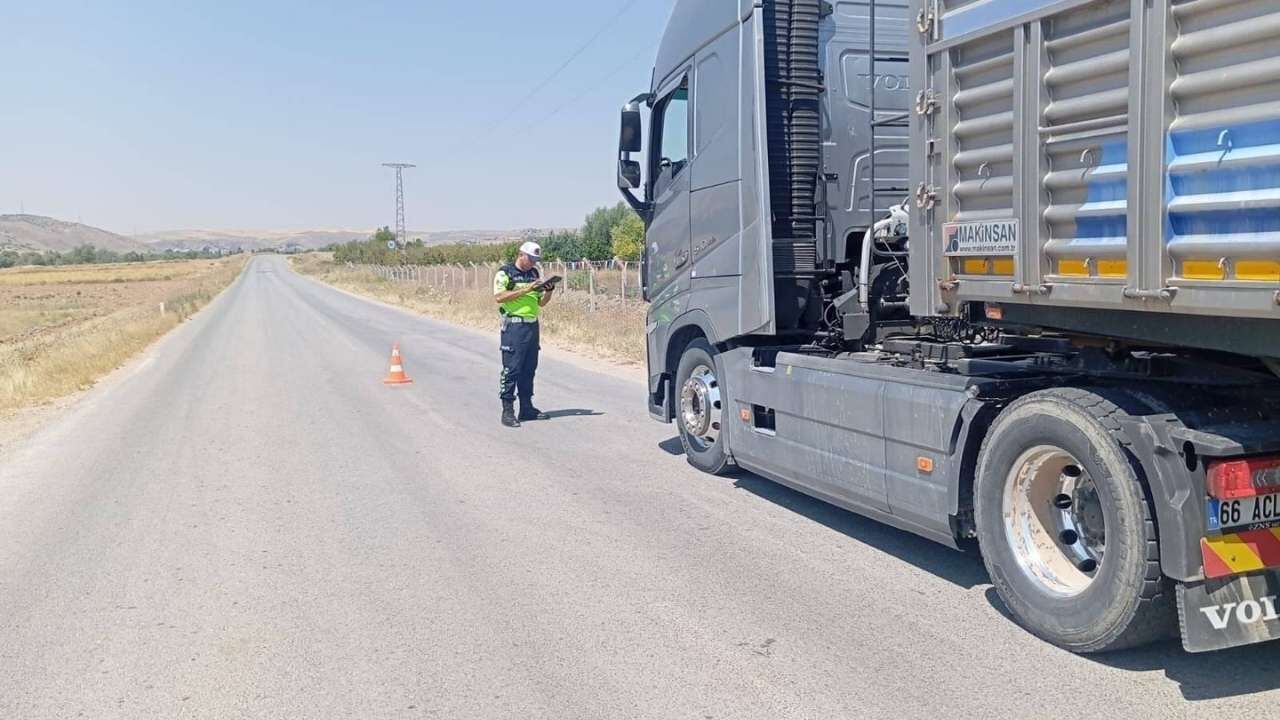 Yozgat'ta Ticari Araçlara Yönelik Trafik Denetimi Gerçekleştirildi (1)