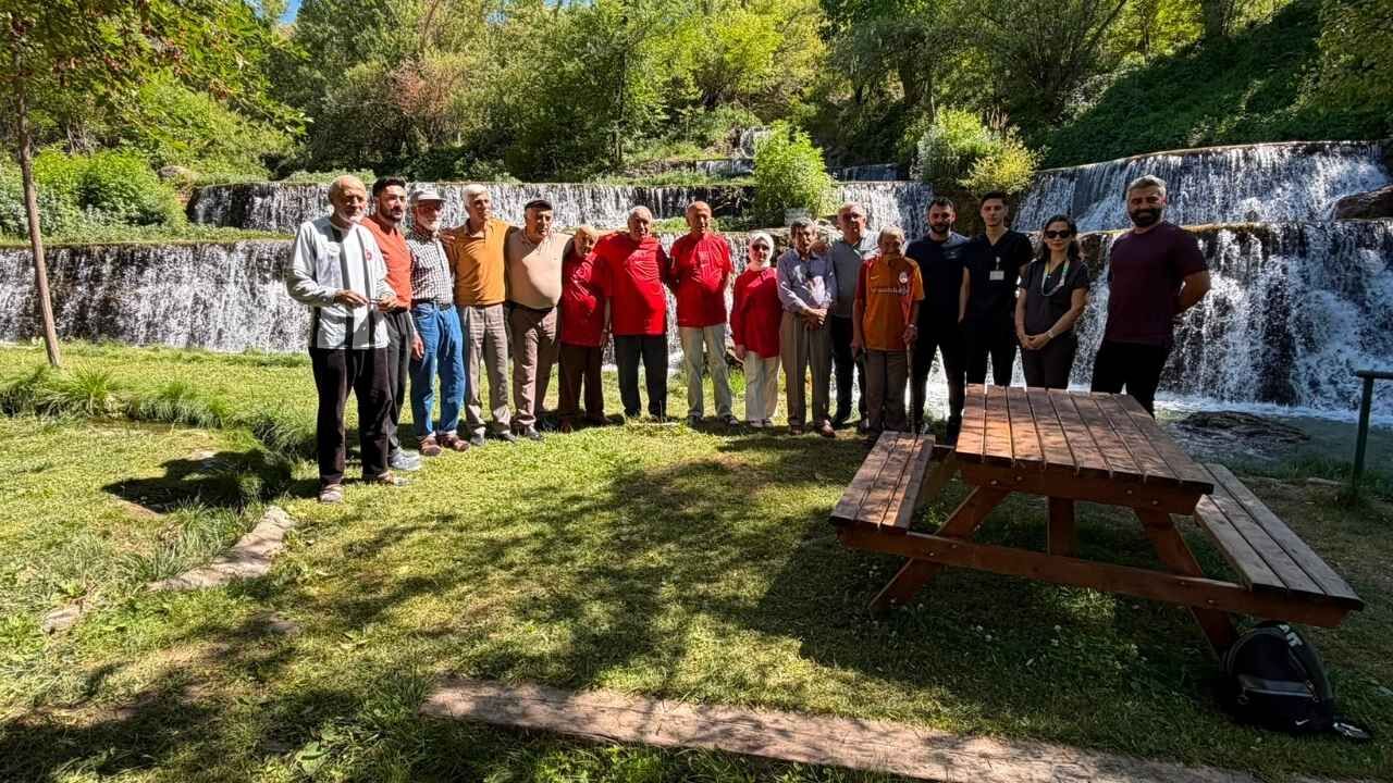 Yozgat'ta Ulu Çınarların Keyfi Yerinde (1)